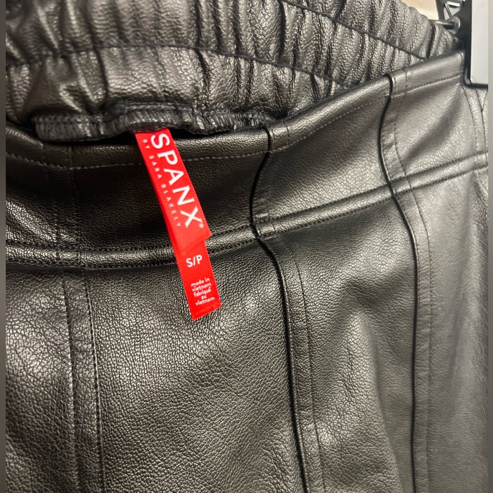 SPANX Faux Leather Jogger Pants Size Small - Picture 4 of 8